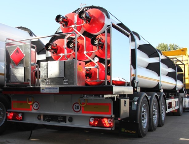 A típusú gázpalackos pótkocsi 1 db hátulról