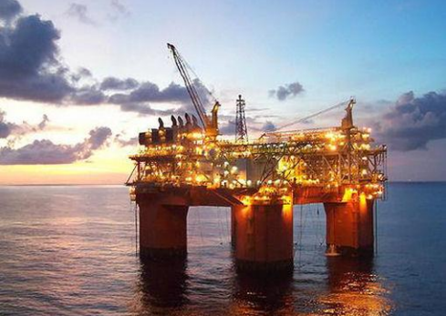 Gázpalack köteg tengerparti használatra - fúrótorony. Naplemente