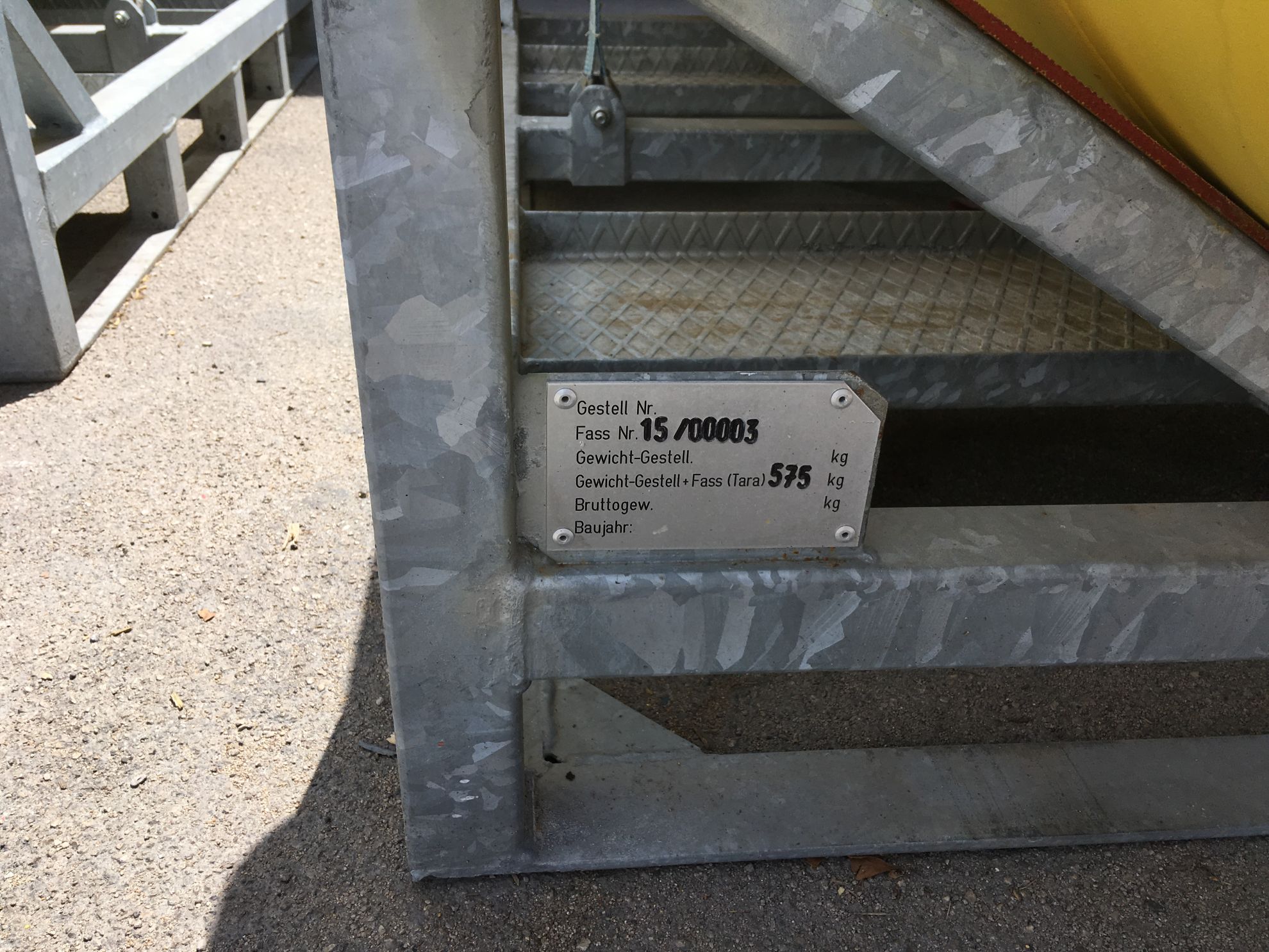 Sella HV fém kaloda nagy tartáloyk részére. Klór hordó, halon hordó, hűtőgázok tartályainak szállítása tárolása, targoncázható módon.