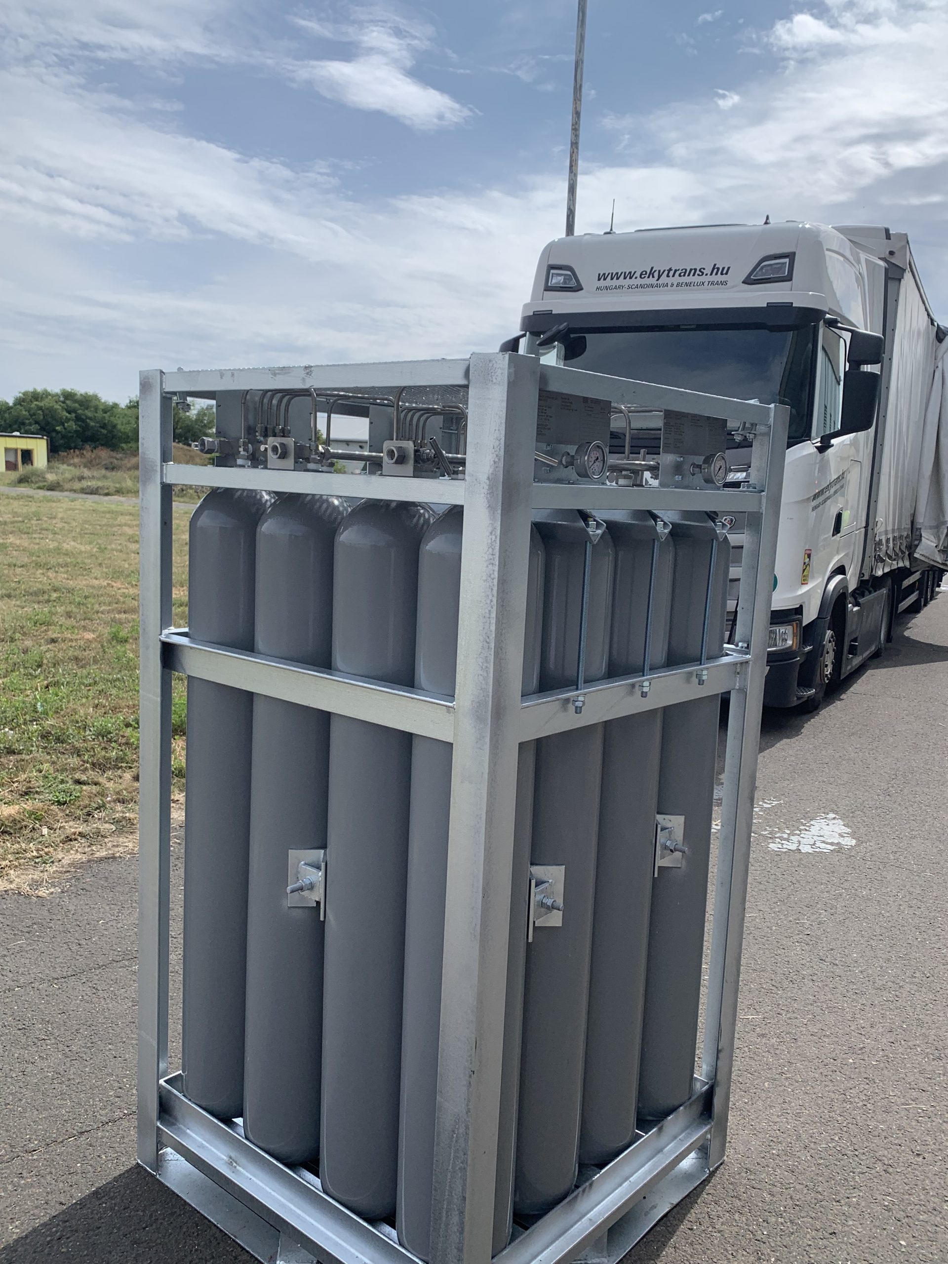 Gas cylinder bundle16x ready to transport