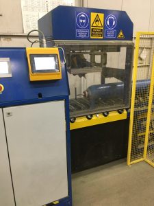 Gázpalack konveyor sor, központi vezérlés és beütő állomás