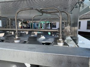 Variable stainless steel manifold of 16x gas cylinder bundle from 10 mm and 20 mm tubes